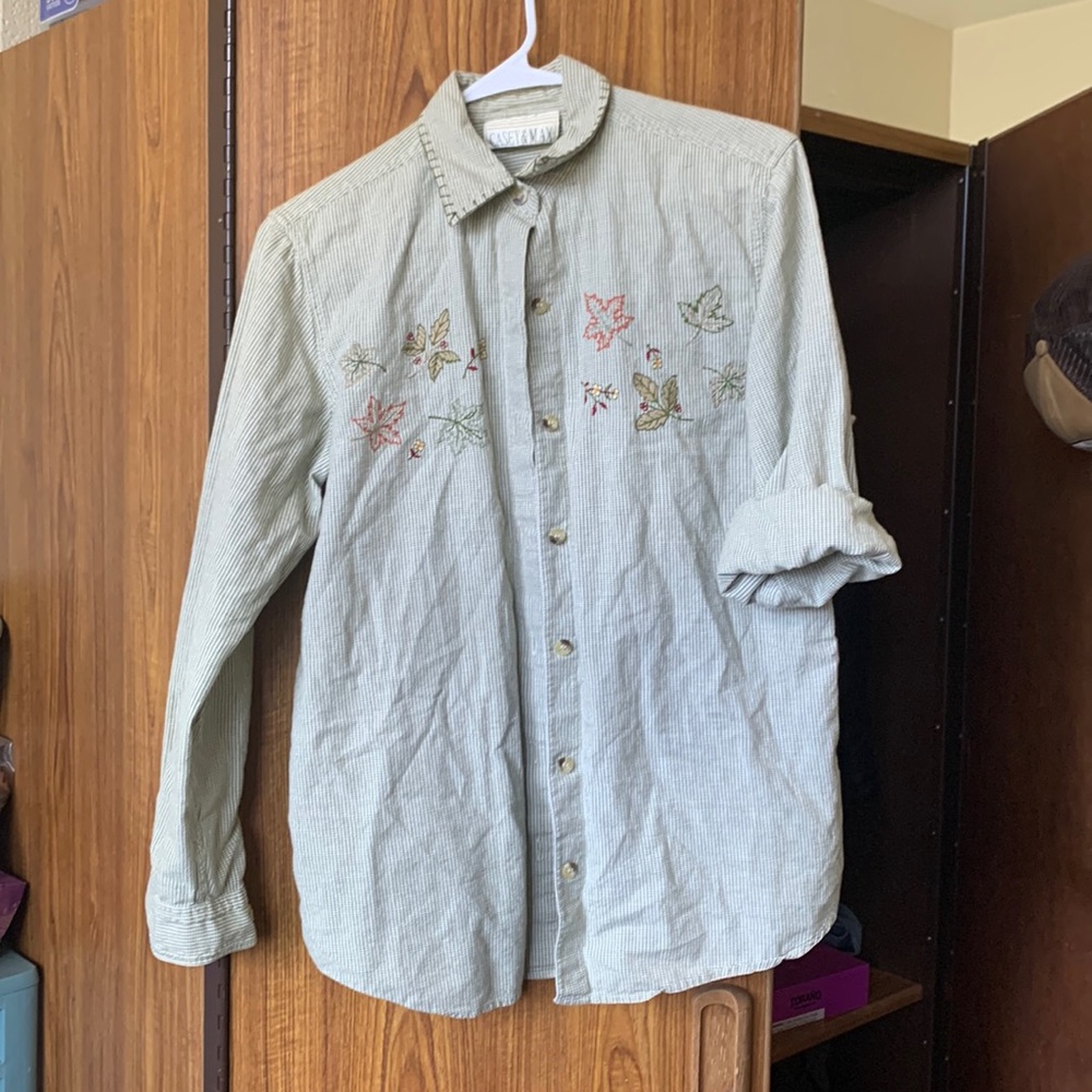 Green Embroidered Leaf Button-Up